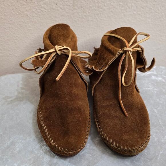 Minnetonka Shoes - Vintage Moccasins Size 5 Great condition!